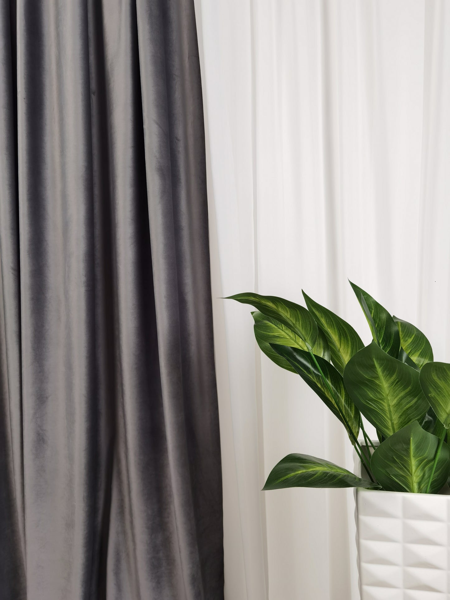 Draperie gri contemporan