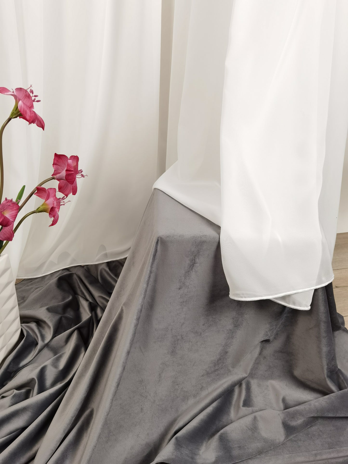 Draperie gri contemporan
