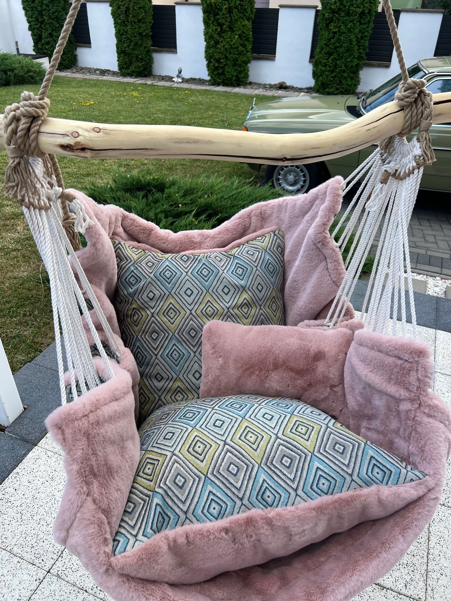 Aurelia - HANGAROUND