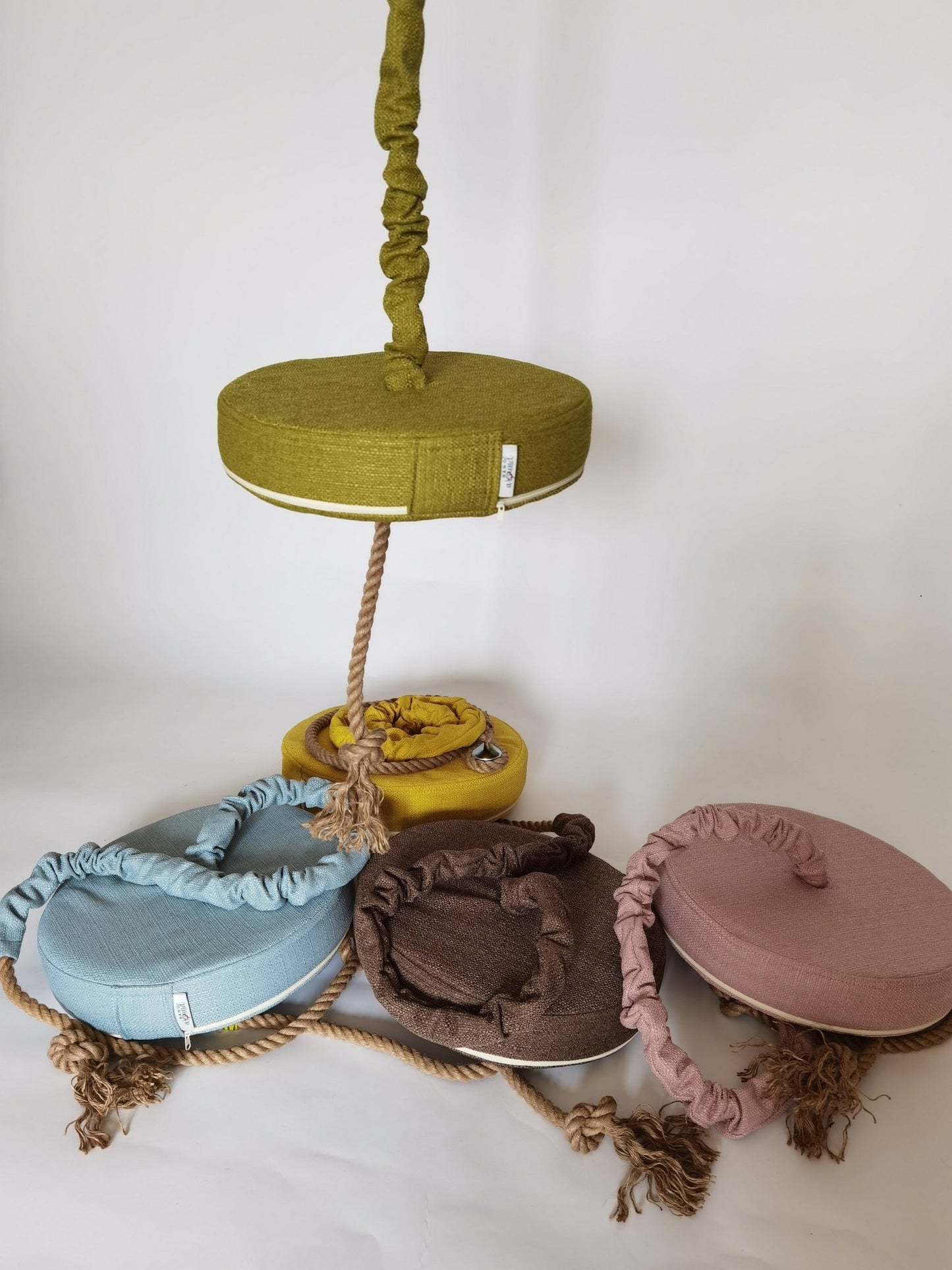 Ancora copilăriei - HANGAROUND