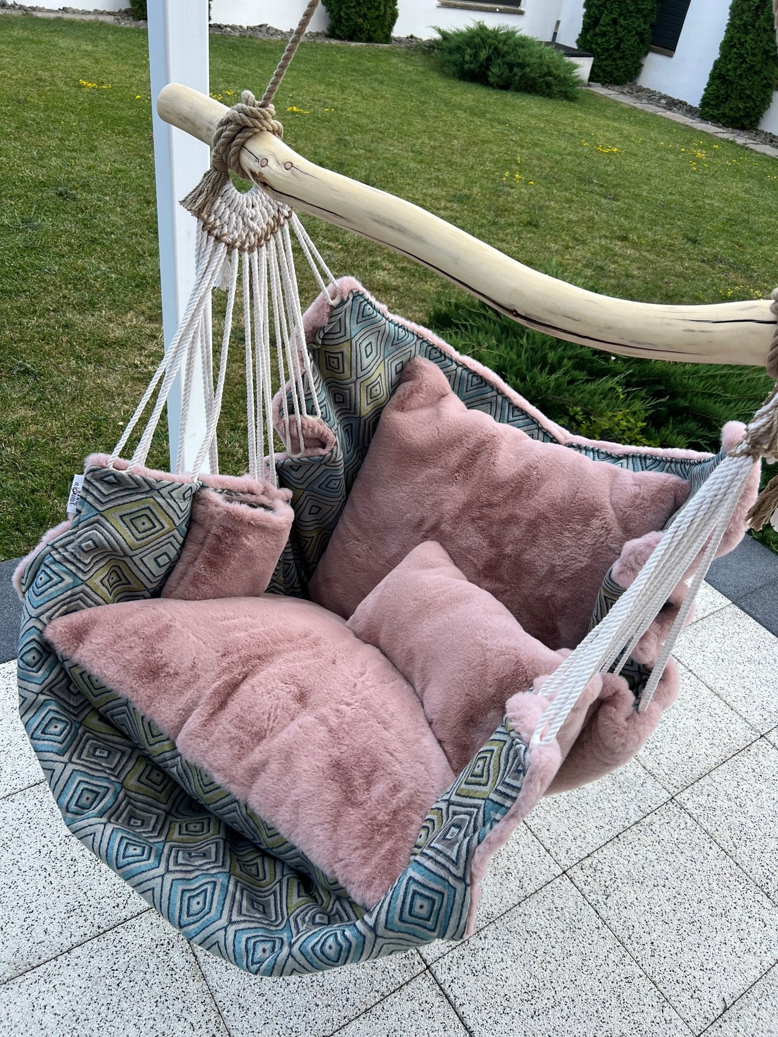 Aurelia - HANGAROUND