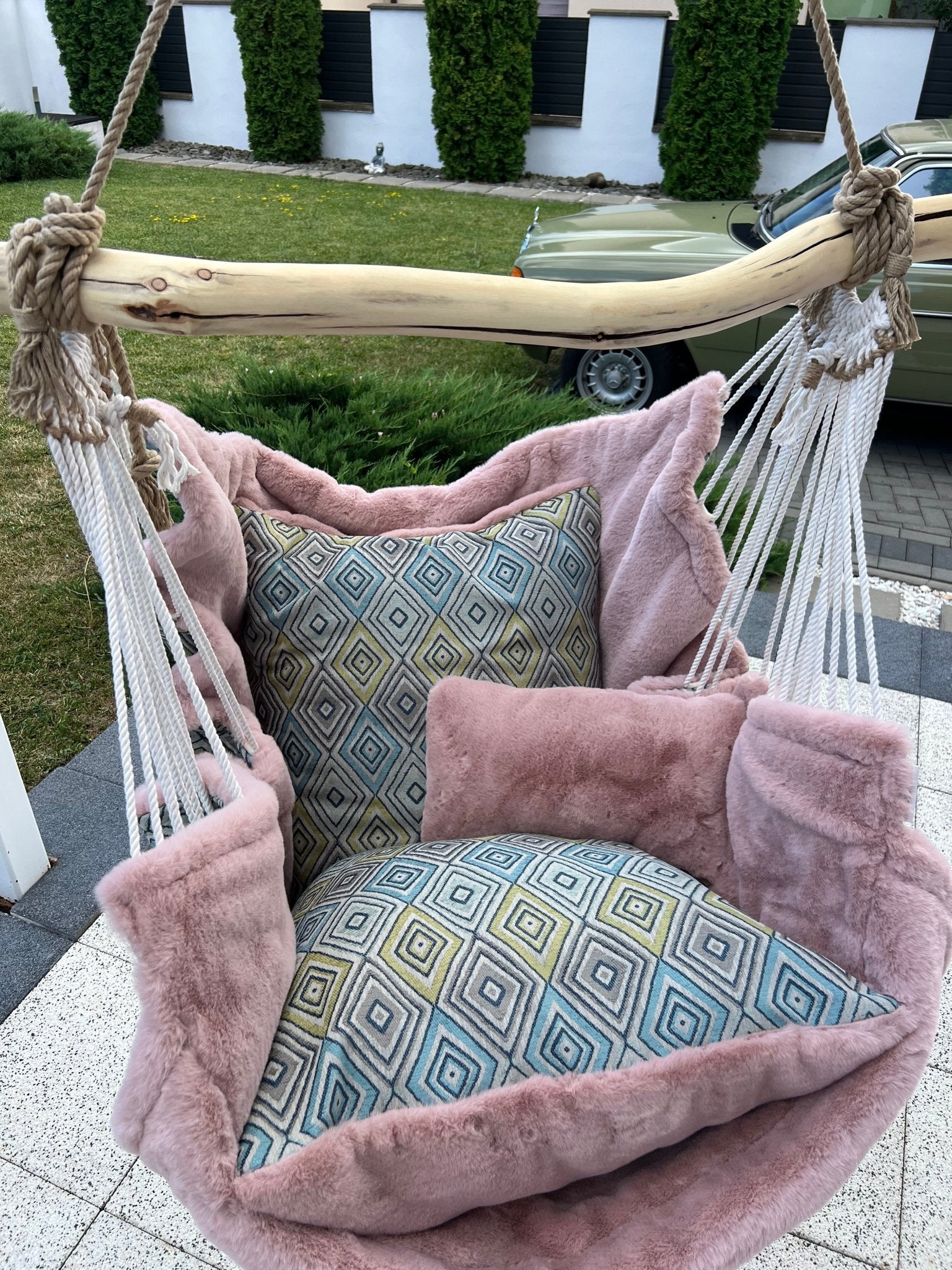 Aurelia - HANGAROUND