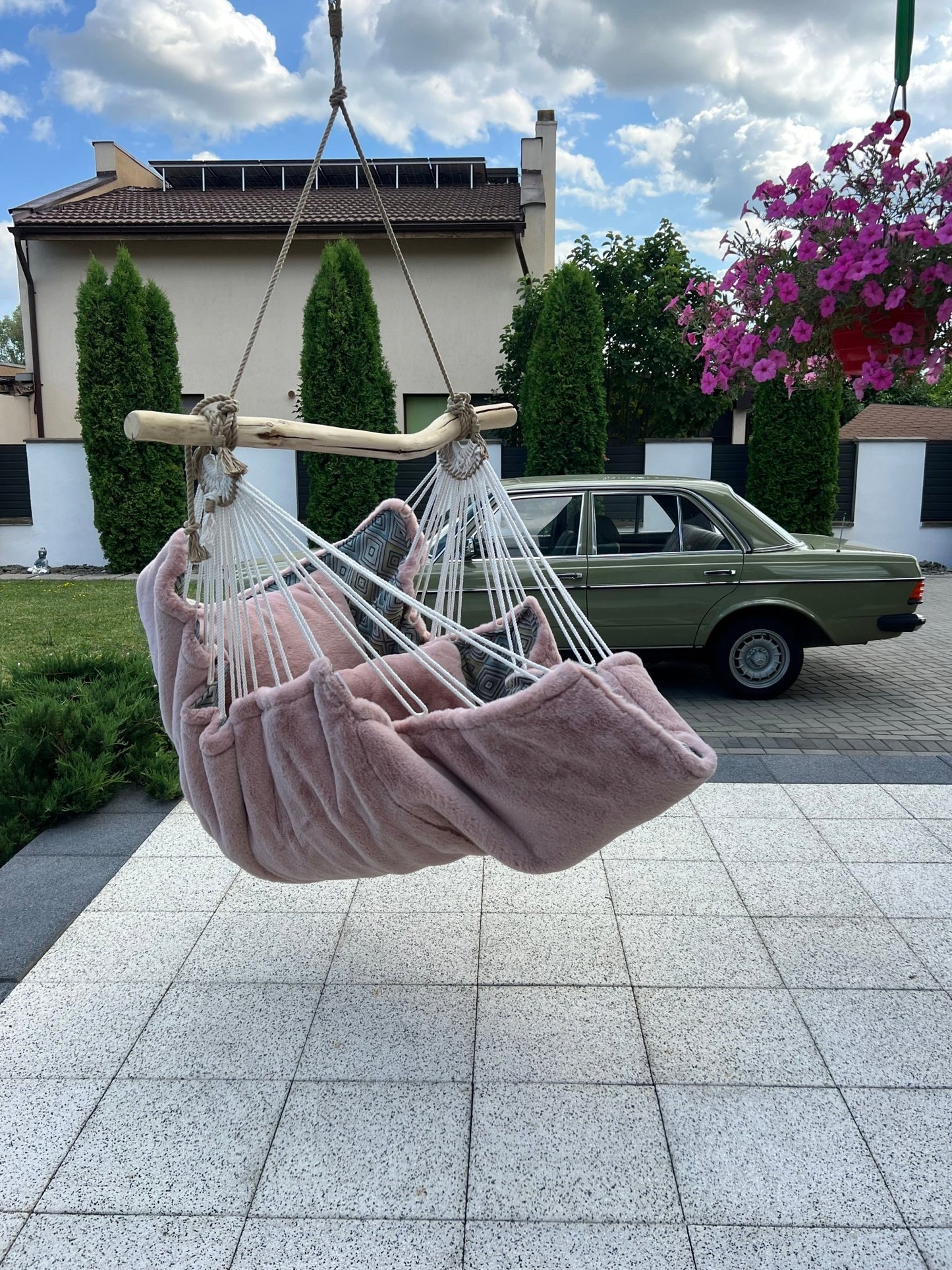 Aurelia - HANGAROUND