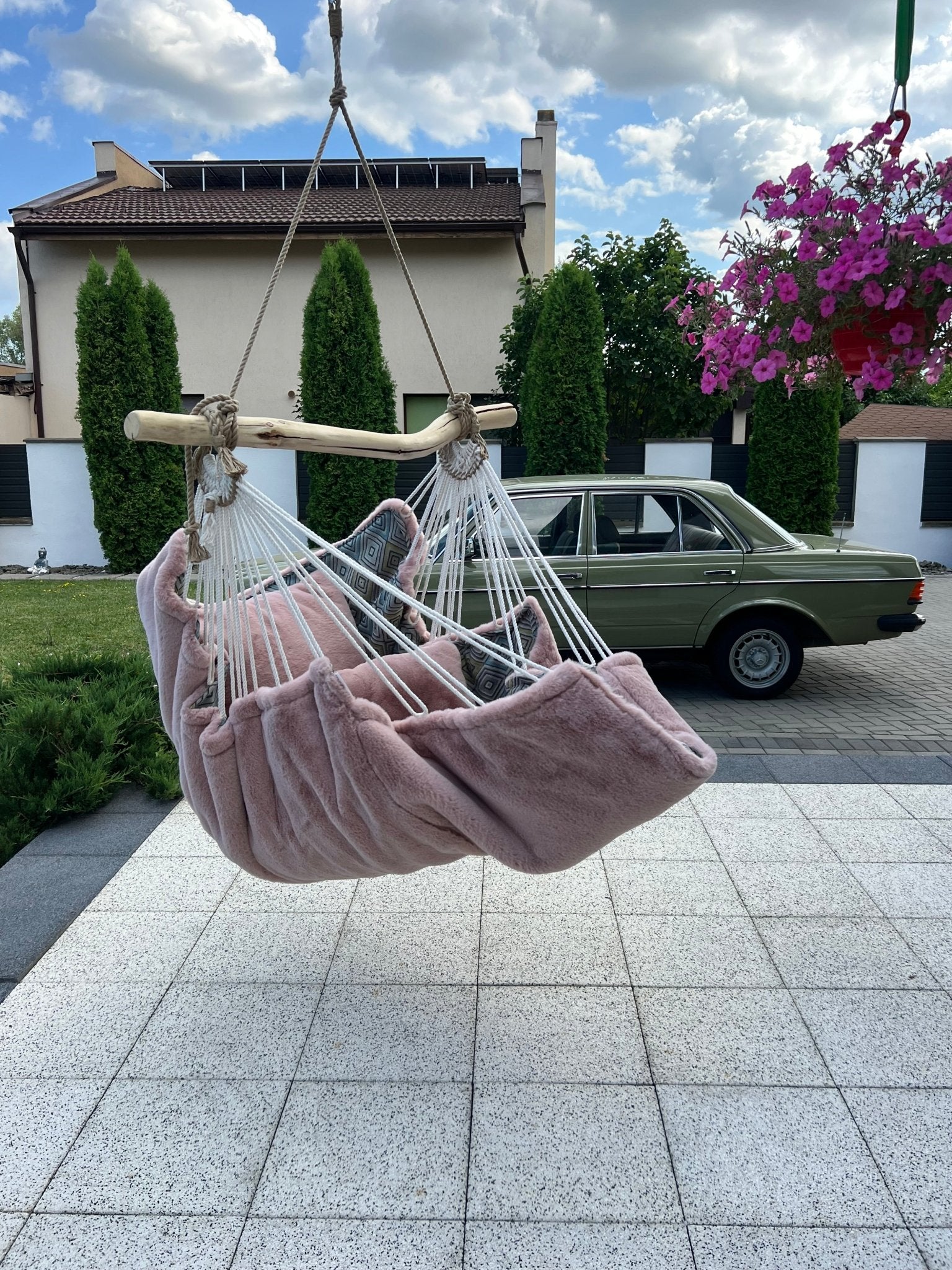 Aurelia - HANGAROUND