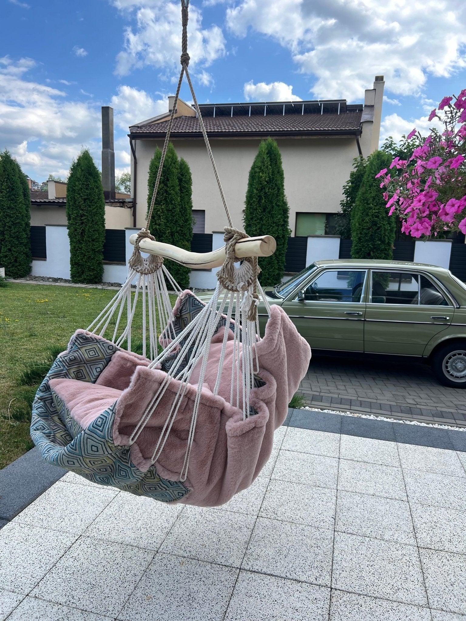 Aurelia - HANGAROUND