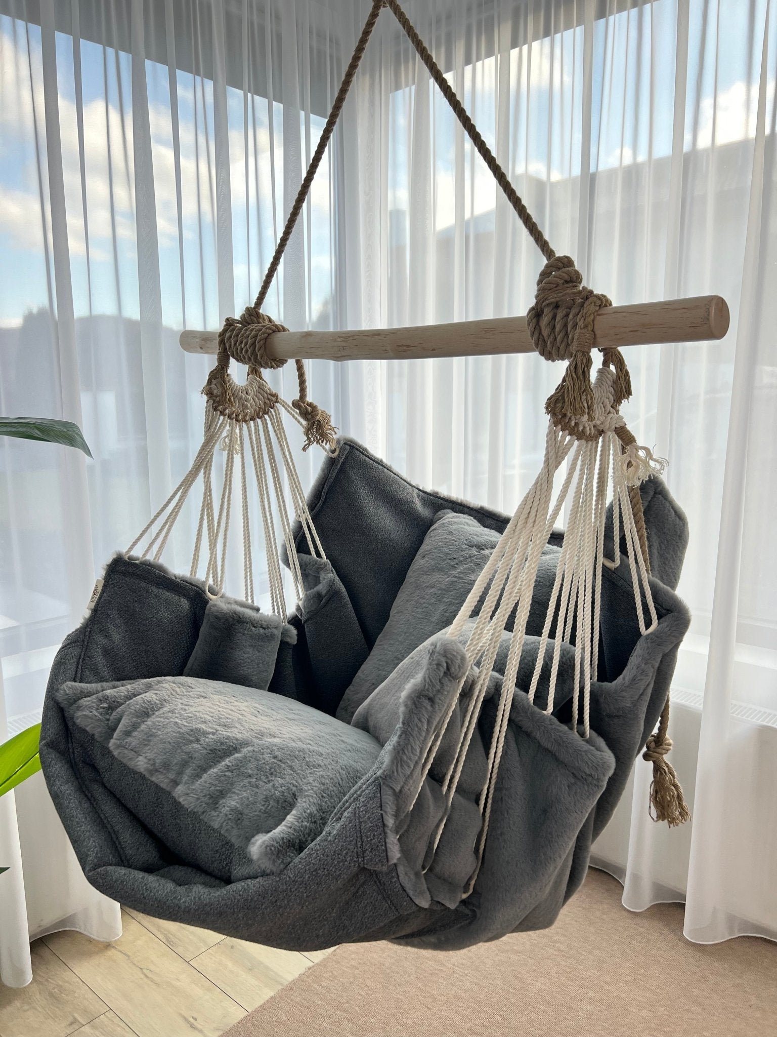 Cozy Supreme - HANGAROUND