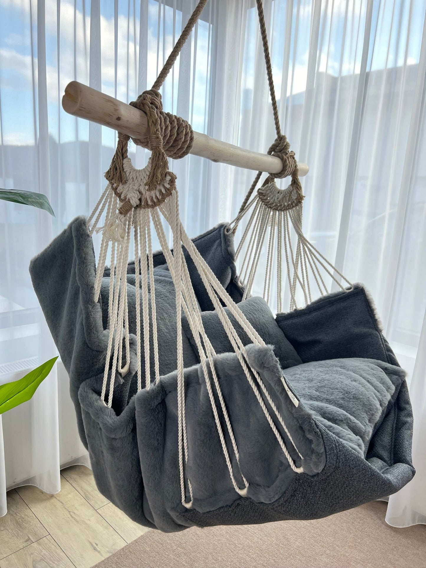 Cozy Supreme - HANGAROUND