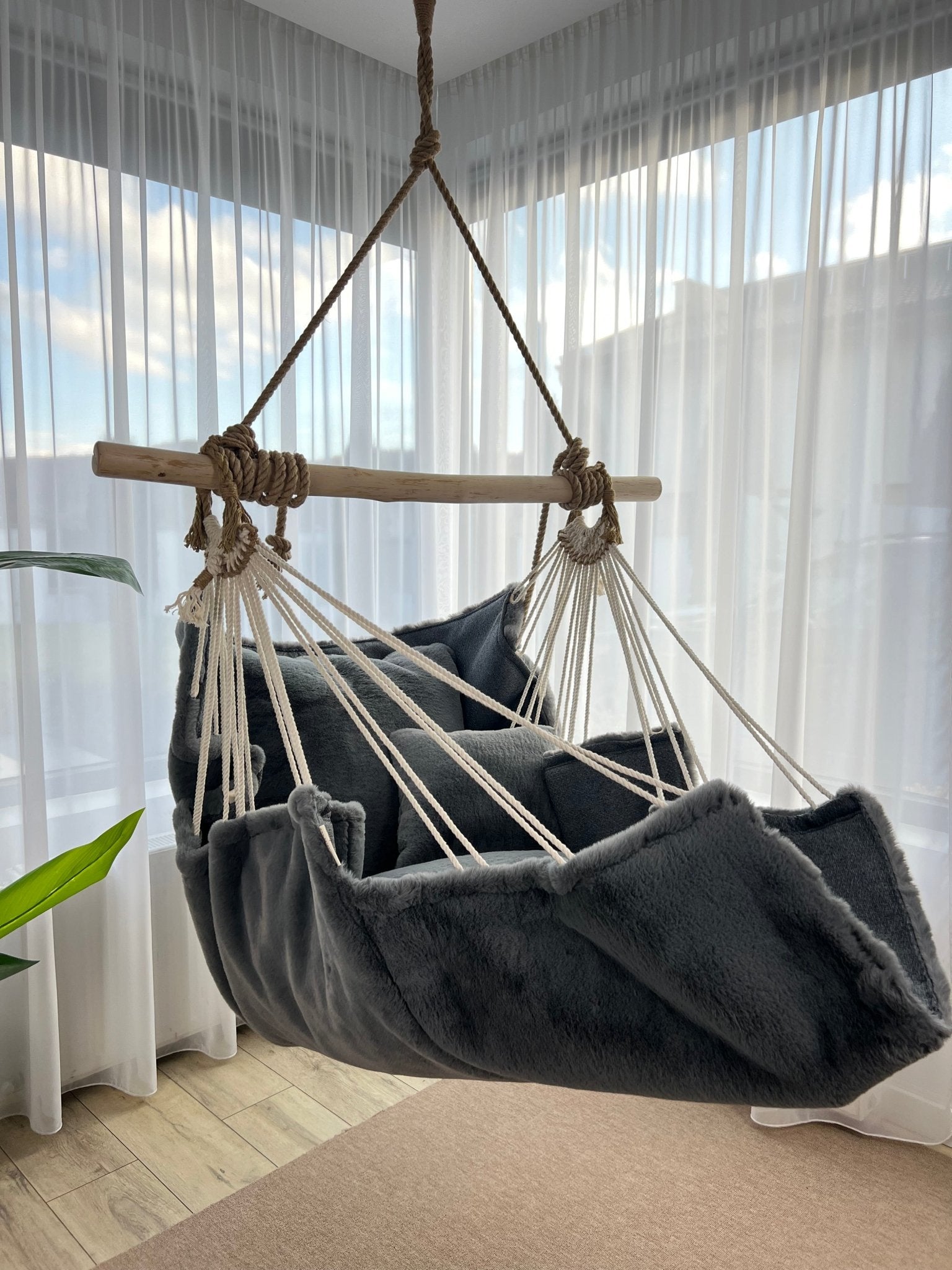 Cozy Supreme - HANGAROUND