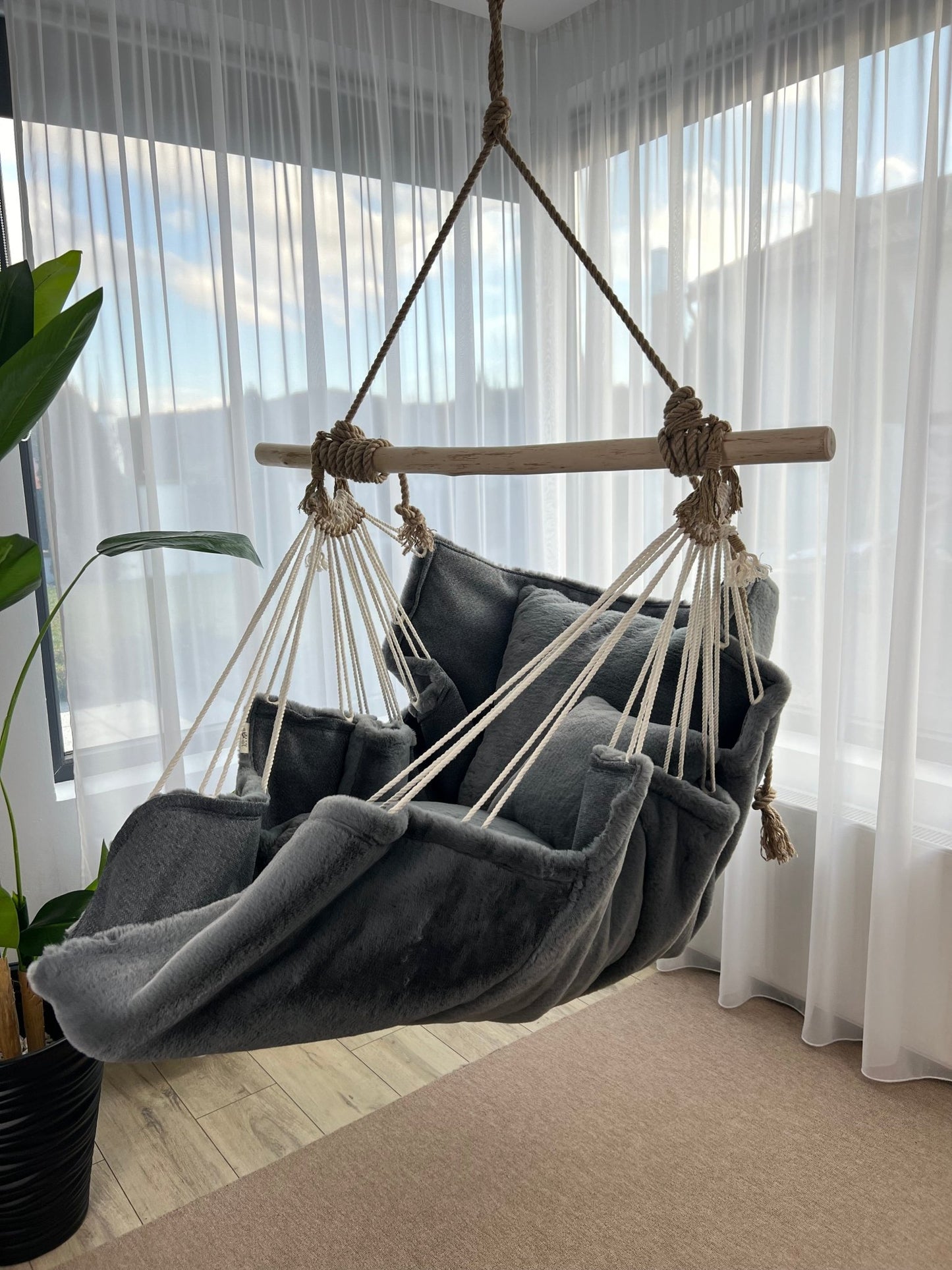 Cozy Supreme - HANGAROUND