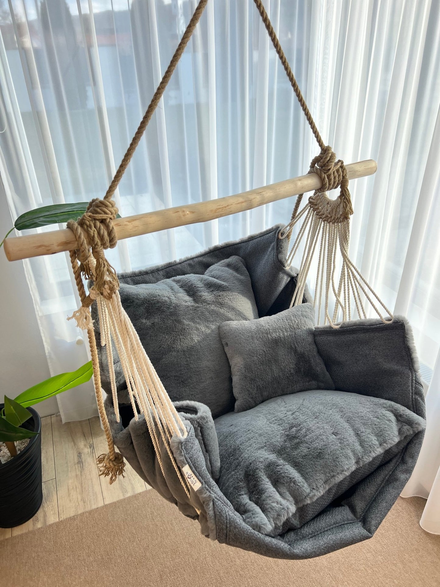 Cozy Supreme - HANGAROUND