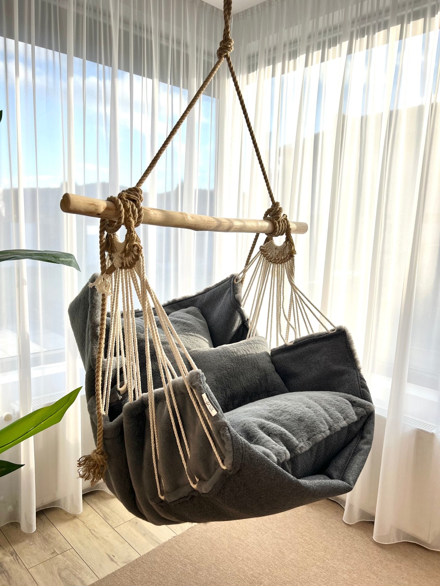 Cozy Supreme - HANGAROUND