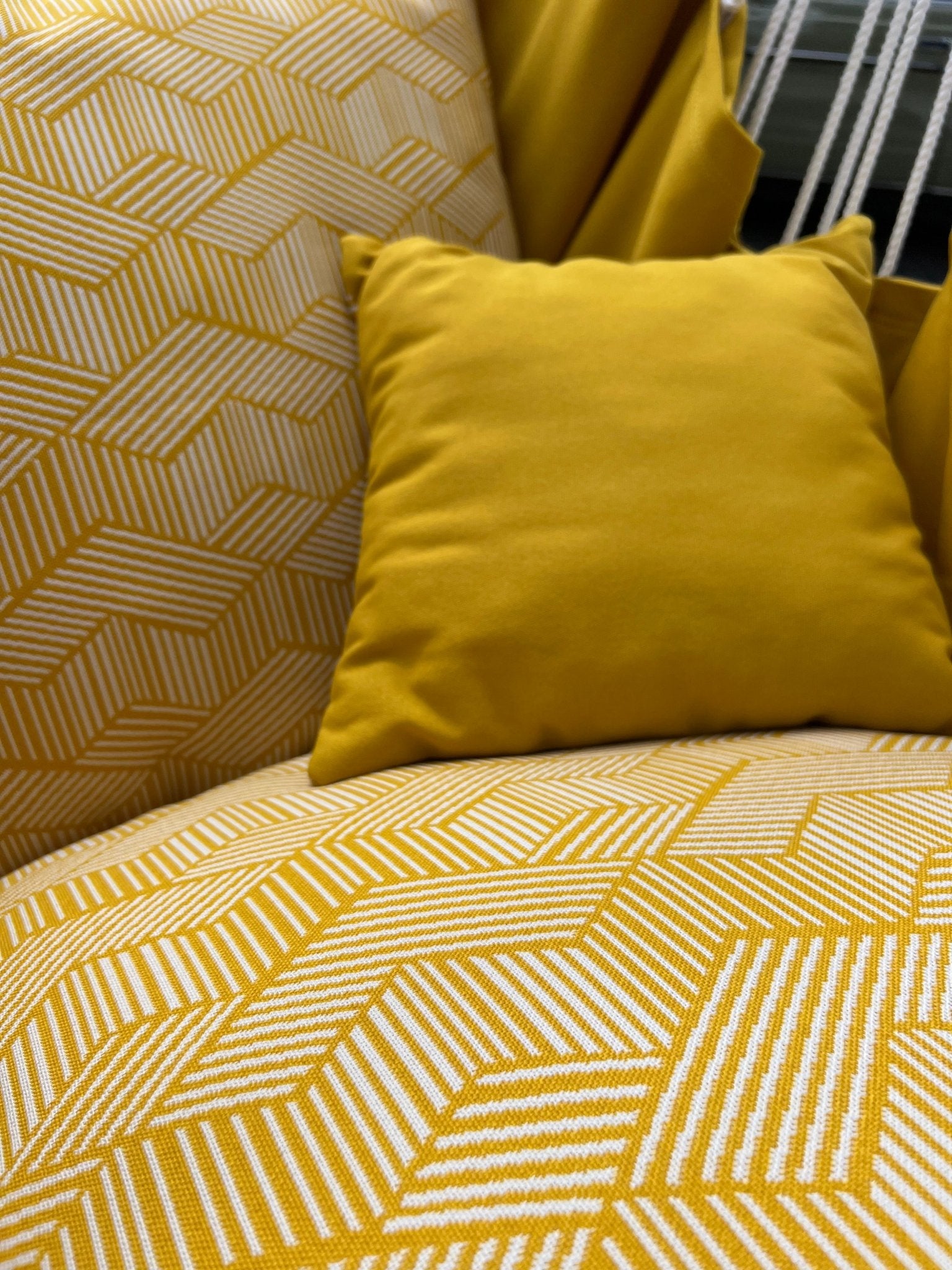 OUTDOOR Sun - HANGAROUND