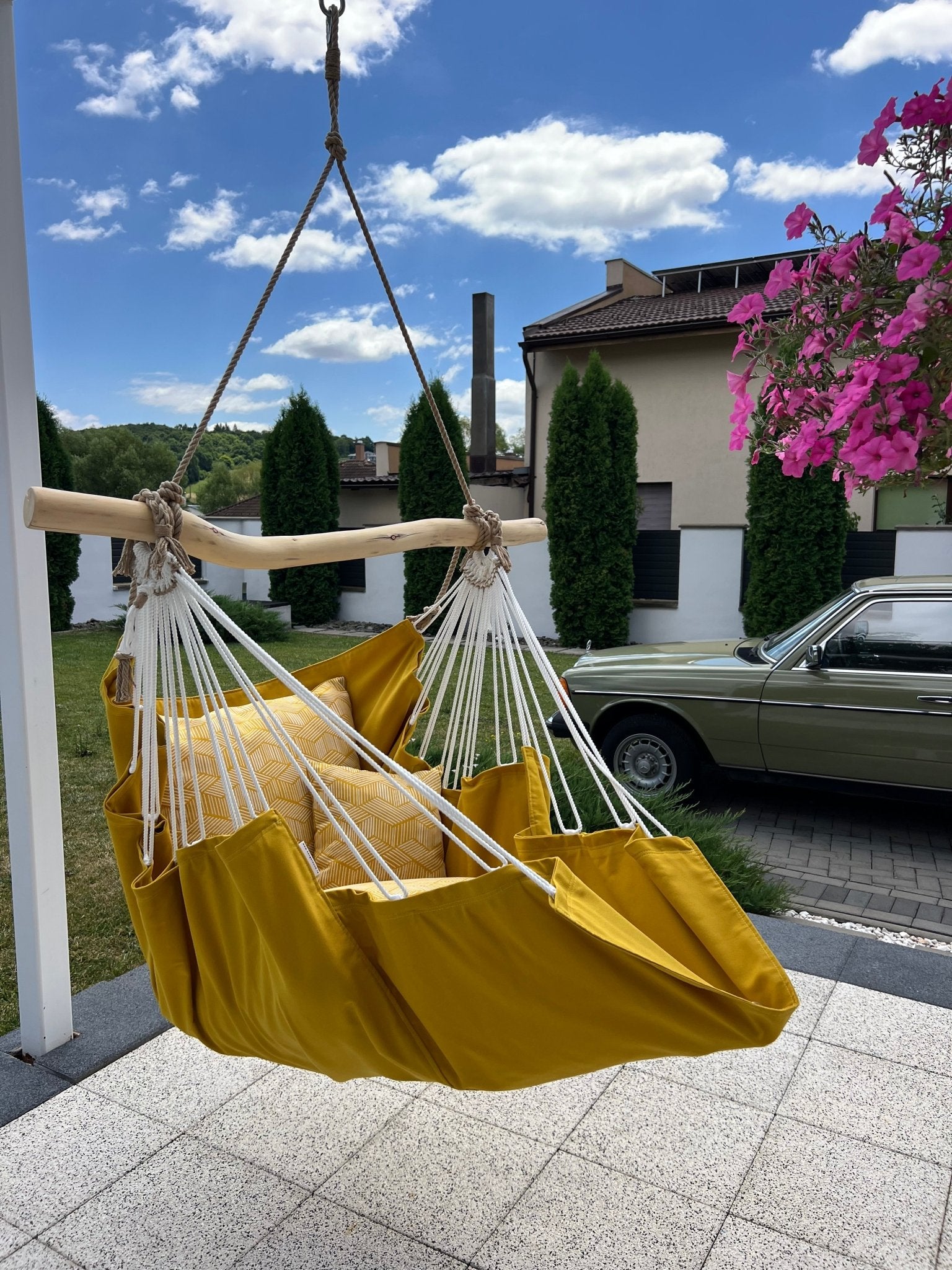 OUTDOOR Sun - HANGAROUND