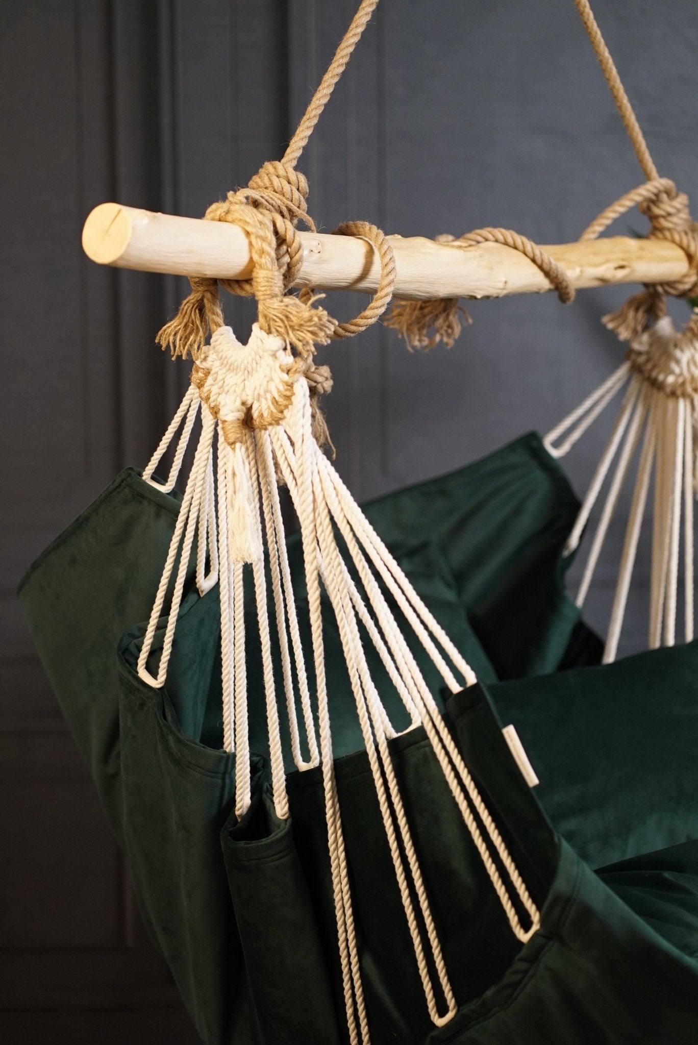 Poveste de catifea - HANGAROUND